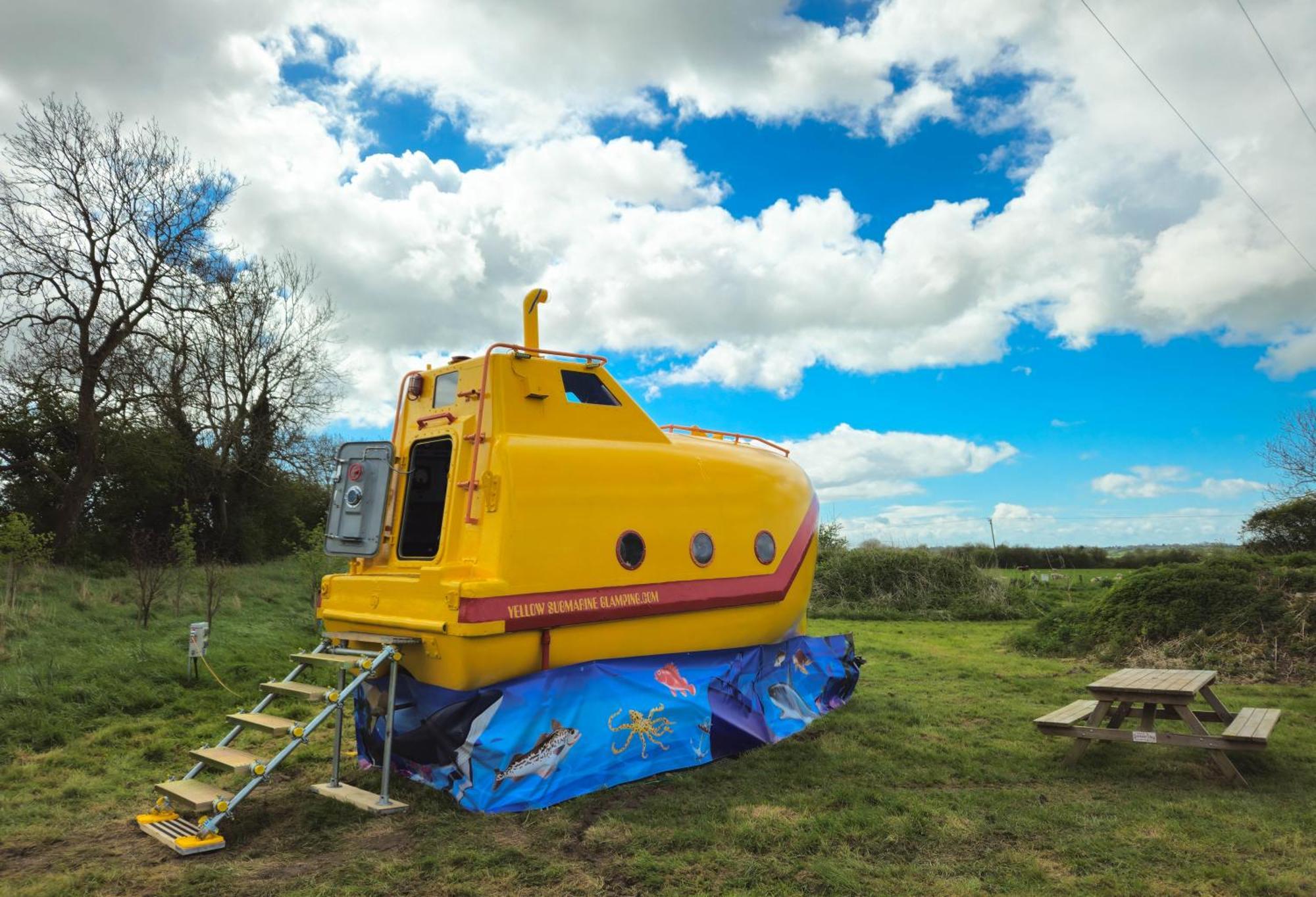 The Yellow Submarine チェダー エクステリア 写真