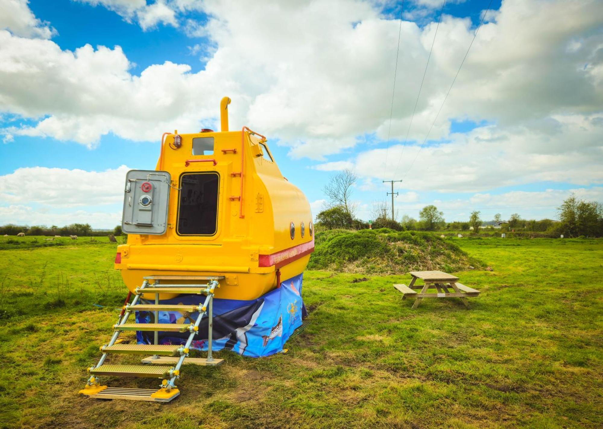 The Yellow Submarine チェダー エクステリア 写真