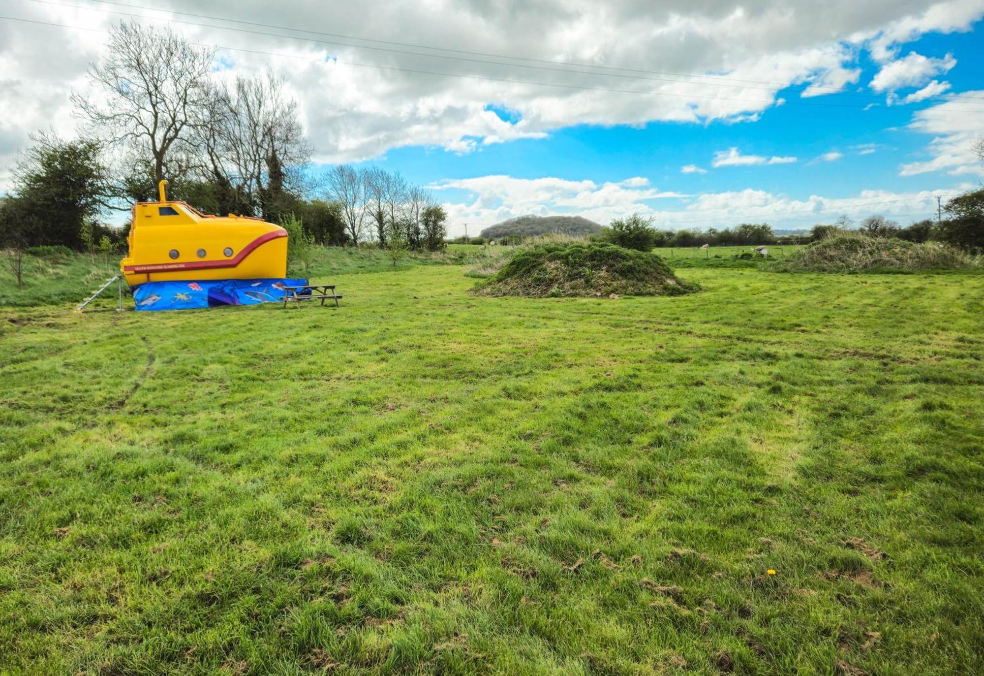 The Yellow Submarine チェダー エクステリア 写真